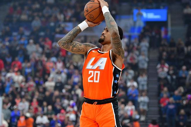 科林斯摆上货架，原因是打首发数据不行，打替补他又不干