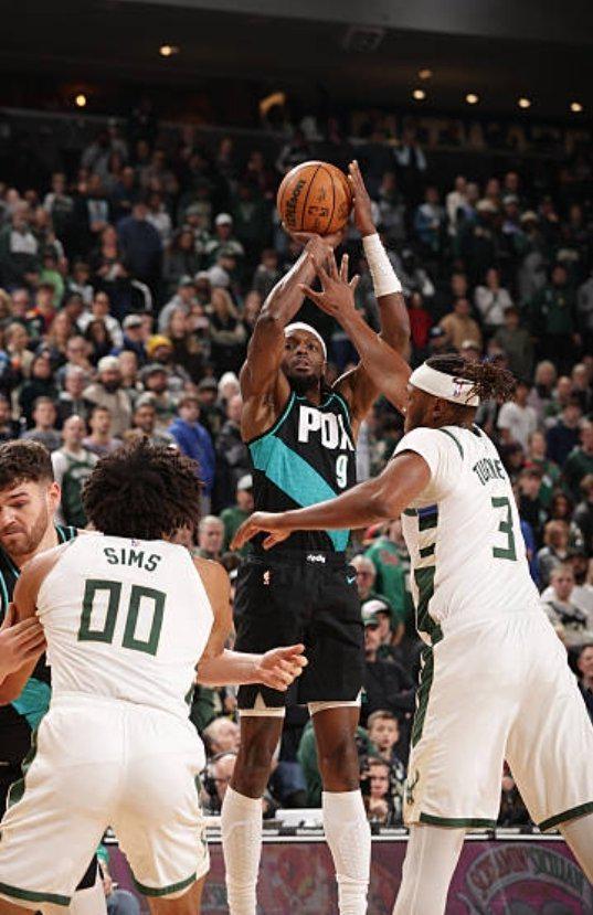 格兰特35分开拓者送雄鹿5连败 杨瀚森末节登场