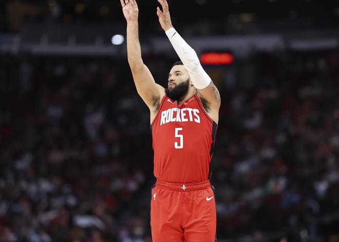 NBA三消息：范弗利特赛季报销，曾凡博签约篮网，勇士阵容还剩6席