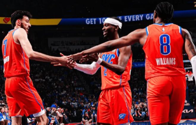 拒爆冷！雷霆逆转勇士轰13连胜，SGA创NBA第2神迹，巴特勒伤退