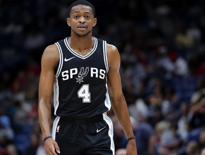 NBA三消息：福克斯续约马刺，字母哥留队成疑，西部实力排名出炉