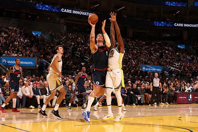 明明状态不佳场上效果糟糕，快船还是给了内线老将不少出场时间？