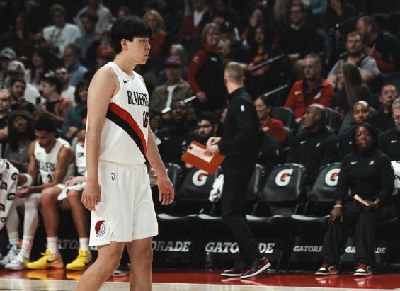 杨瀚森有压力吗？同届新秀接连爆发，杨瀚森什么时候上演高光时刻