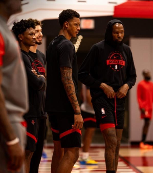 恭喜火箭队！大胜篮网，13人阵容全部出战，距离完整阵容仅差1人