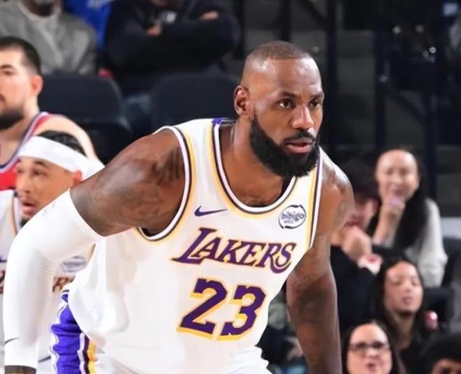 湖人88-103快船1喜3憂！東契奇太上頭，替補拉胯，雷迪克用人被批