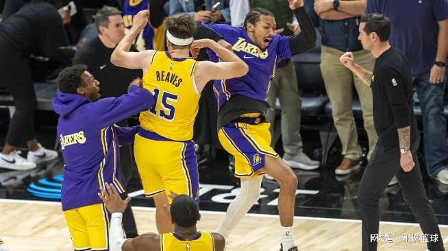湖人里夫斯封神一戰，對手兩主力送大禮，替補席集體低迷