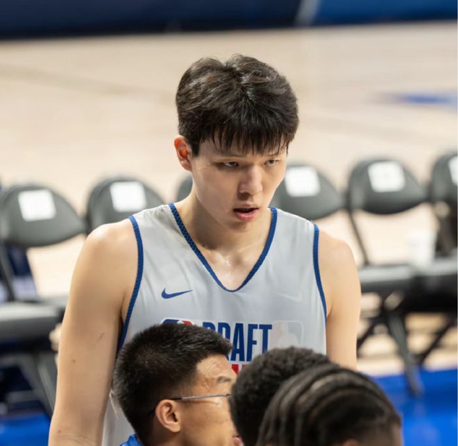 ESPN开眼！杨瀚森预测顺位涨18名被勇士选中，不少于5队邀请试训