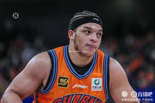 全能！小胖洛夫頓8中5得12分7板5助 另有3搶斷1蓋帽