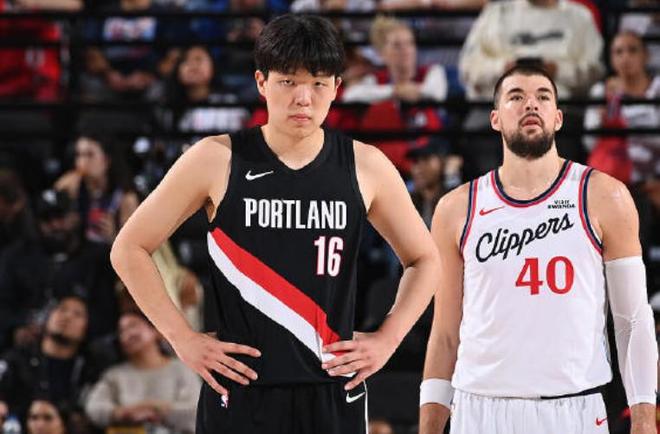 后三节遭雪藏，杨瀚森全场4分20秒2罚2中得2分1板1犯规