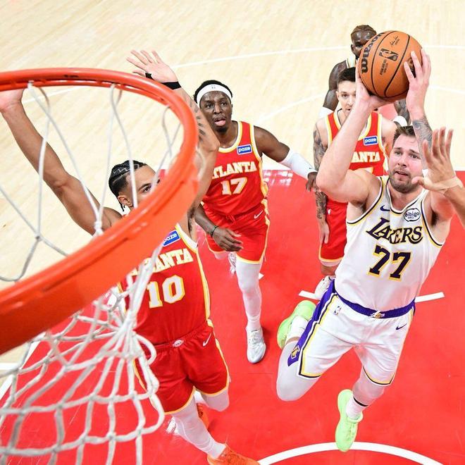 20分慘敗+5連勝被終結！湖人暴露最大隱患，真的太需要詹姆斯了