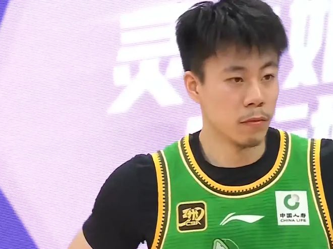 替補席發呆，棄用張鎮麟原因找到，誰注意出手次數，名宿一針見血