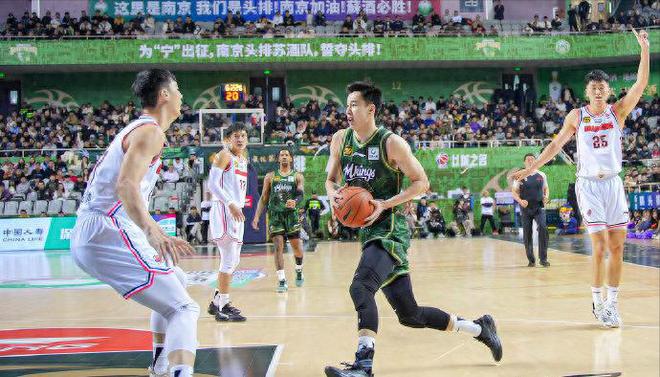 CBA争议前锋合同到期！多家俱乐部与其接触，数据好却难进国家队