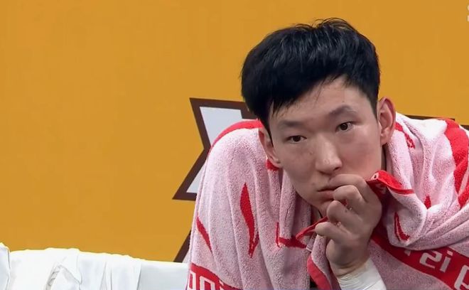 7连胜惨遭终结！陈盈骏表情严肃，为何周琦赛后却和对手有说有笑