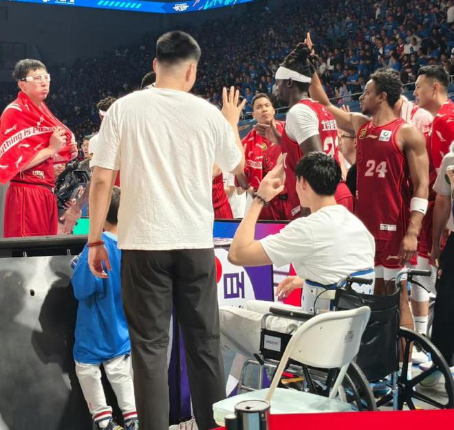 北京末节被轰13-0 全场16次失误 遭广厦逆转 1-2！周琦空砍26+13