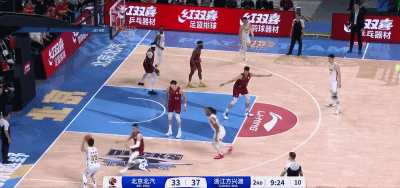 手感不佳！广厦半场三分球10投仅1中