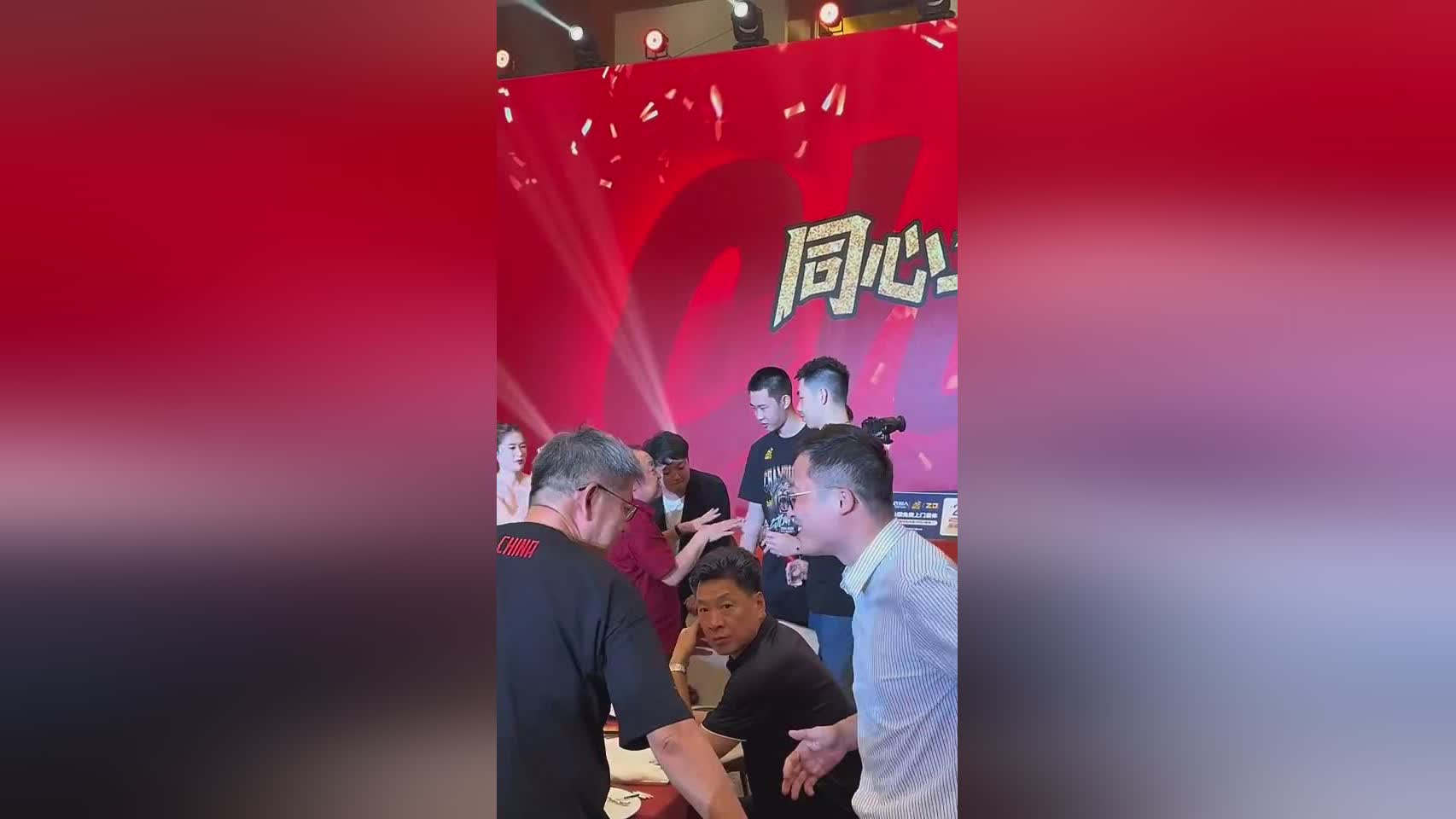 久違了~前主帥李春江現身廣廈首冠慶功宴 端起酒杯直接一口悶