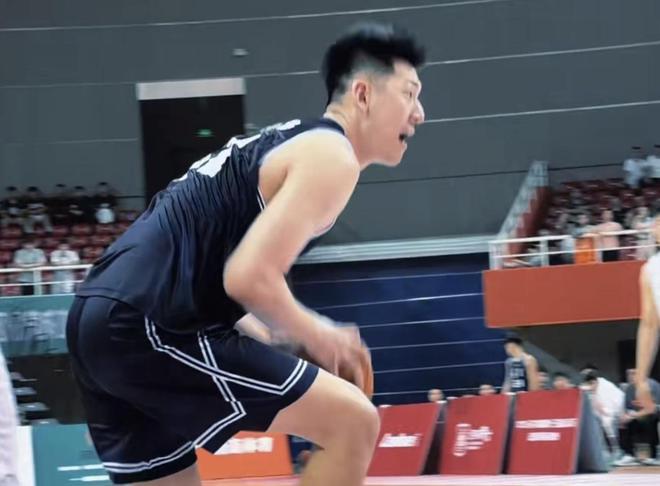 冲击小组头名，辽宁U22男篮4连胜，王俊杰24+9 双塔31+21攻防俱佳