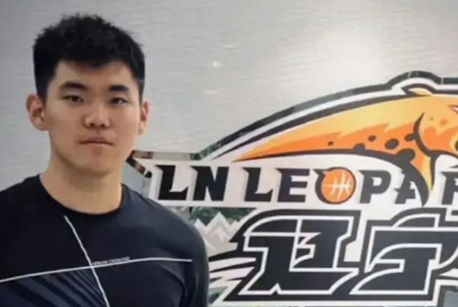 辽宁U22内线双塔杀疯！连续两场暴走，稳步提升可接替韩德君了！