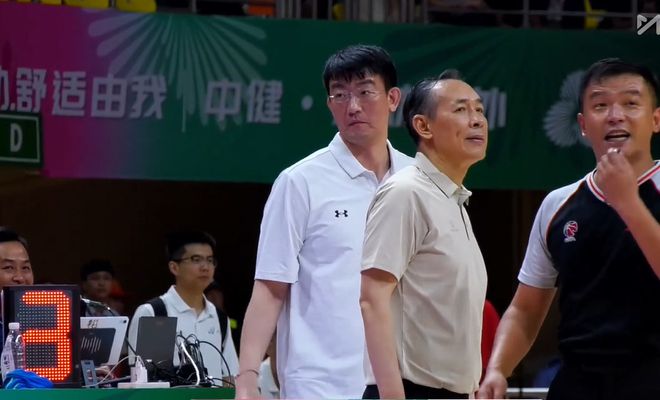 600万不好赚！周琦26分钟轰23分11板，率四川9分擒旧主，表情冷酷