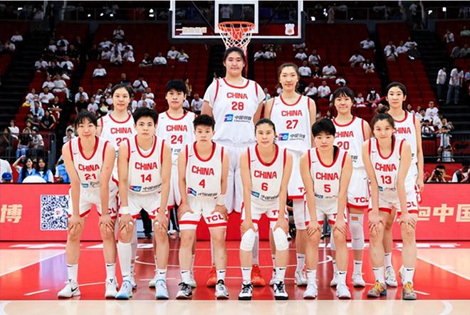 中国女篮狂胜46分，但一人开心不起来，全场2分，球迷：毫无进步