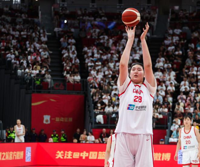 中国女篮热身赛101-55大胜波黑，2米26张子宇国家队首秀取18分7板