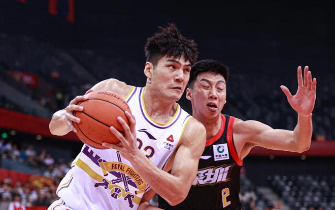 事情有变！两家北区球队争夺陈国豪，朱芳雨退出，拒绝送走胡明轩