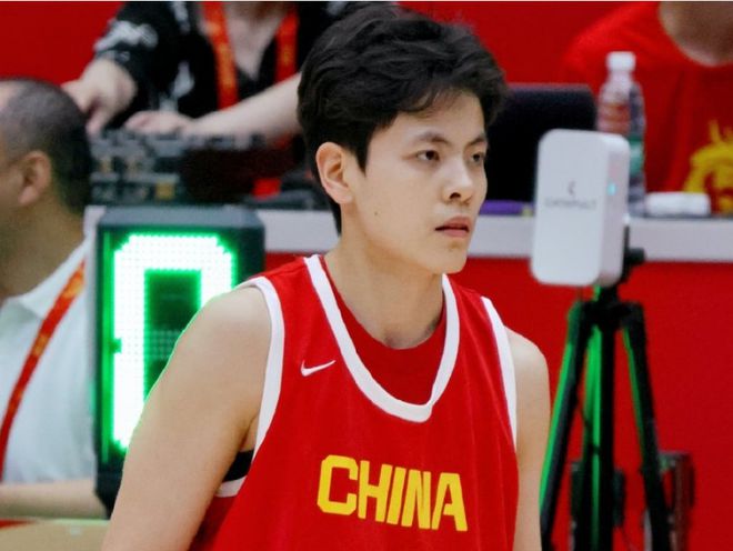 杨家姐妹33+9+8三分挑大梁：杨舒予22分成进攻箭头 杨力维高效