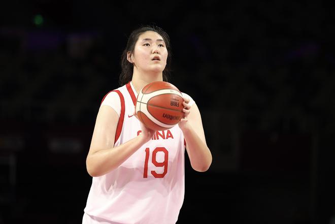 多点开花！中国女篮7人上双狂轰124分，张子宇15分钟砍16+7