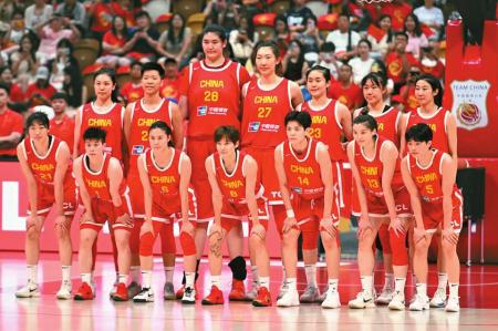 “双塔”闪光 中国女篮热身赛击败日本队
