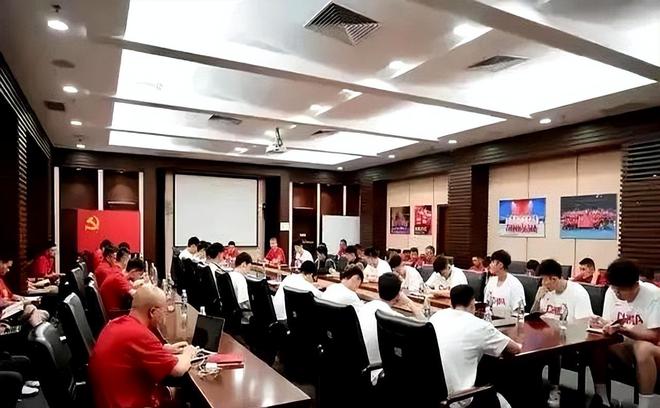 上午9点！篮协正式官宣，2米05国手告别离队，辽篮国手还有坏消息