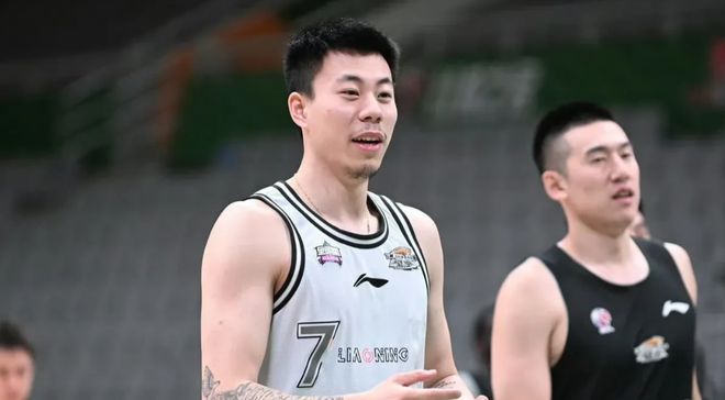 遗憾！2米07锋线悍将，因伤退出中国男篮，无缘亚洲杯