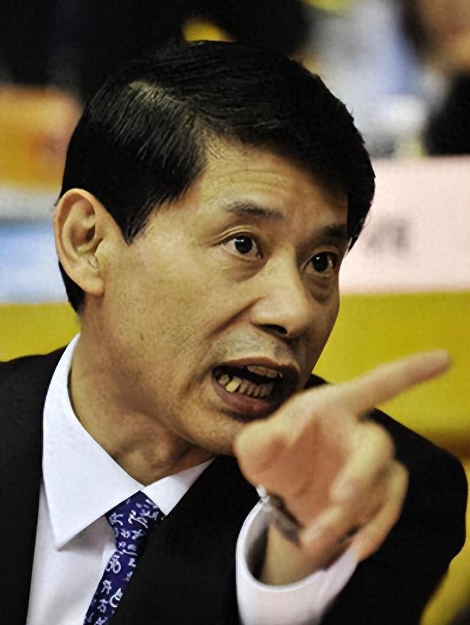 先祸害王治郅，再毁了姚明，他做了什么竟能让中国篮球倒退二十年