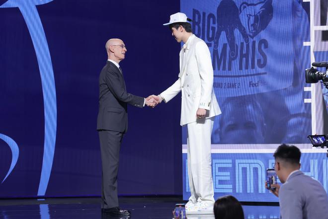 青岛官方：俱乐部将全力支持杨瀚森在NBA的征程，感谢社会各界的祝福