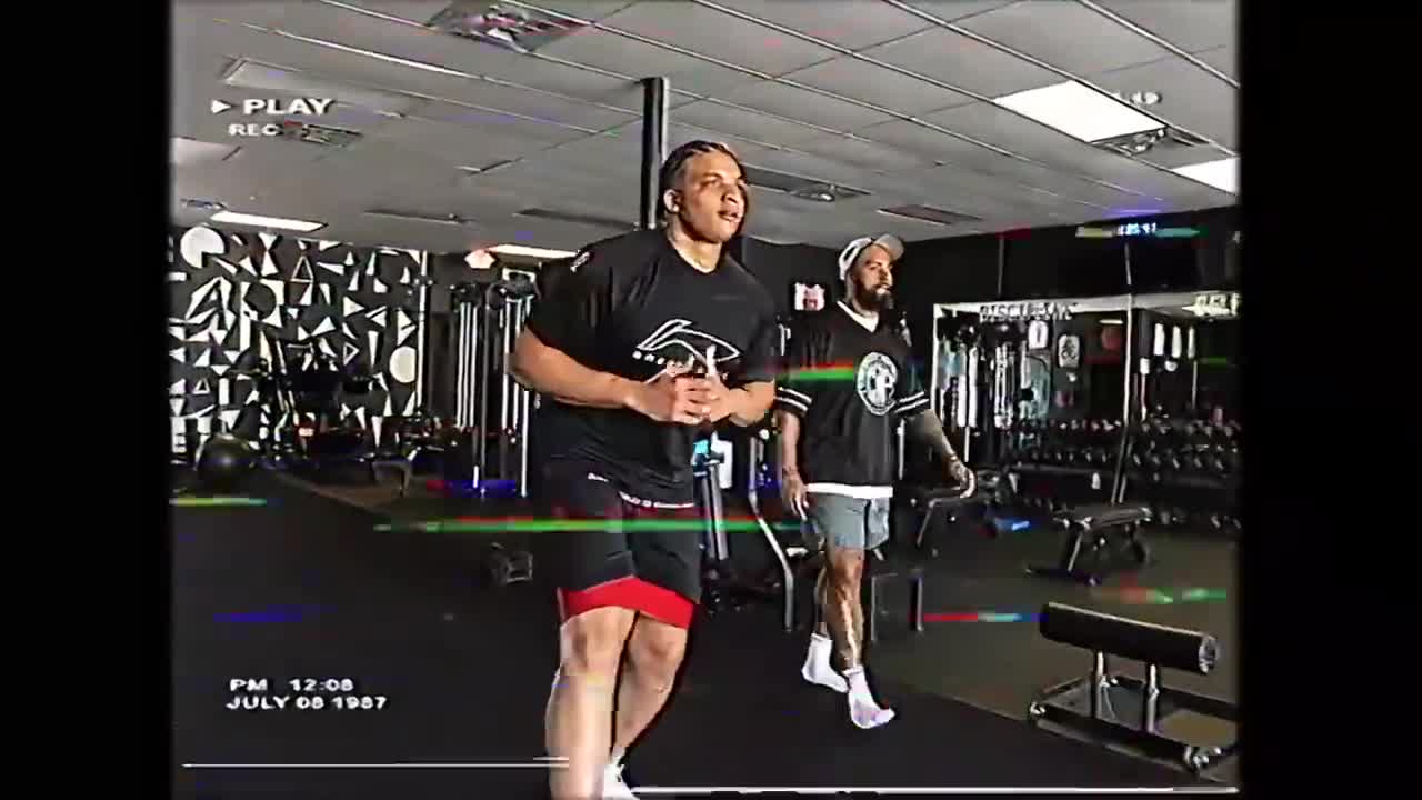 下赛季重返上海队？洛夫顿社媒晒夏日特训视频⛹️‍♂️