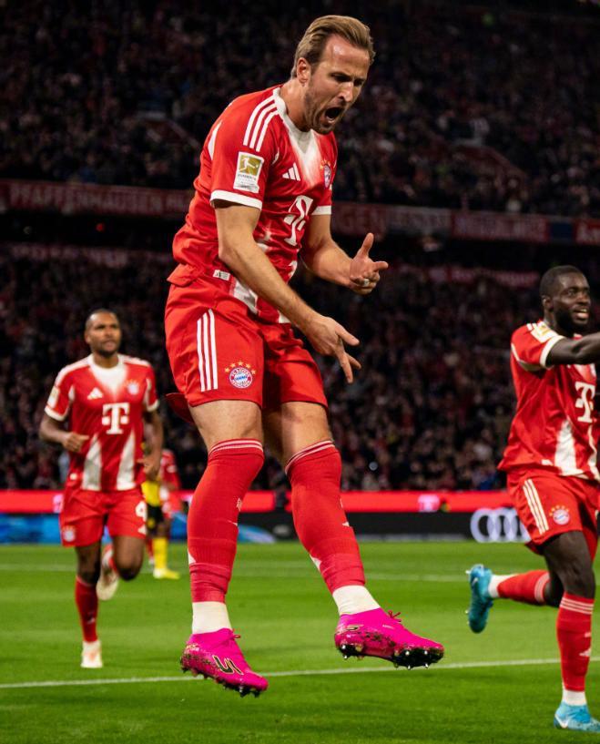 凯恩破僵局，7轮狂造15球，拜仁2-1多特豪取11连胜，追平德甲神迹