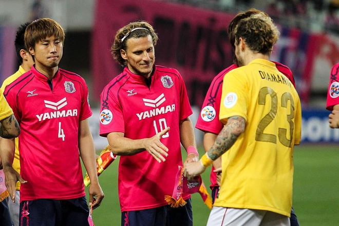 骨折肺塌陷！46岁曼联名宿弗兰重伤，曾率大阪樱花亚冠1比5广州队