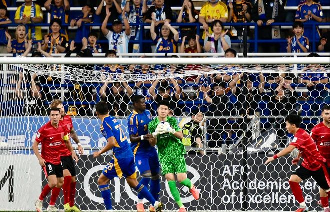 中超又被罰！亞足聯官宣：蓉城球迷向韓國球員扔水瓶，罰款2.1萬