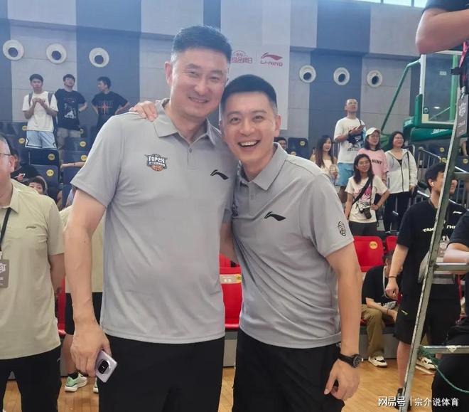 直接起飞，辽宁队64分狂胜澳门，杨鸣表扬两人，调侃杜锋惹争议