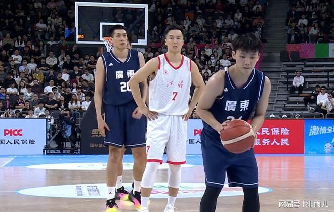 杜鋒賭贏了！廣東男籃險爆大冷，杜潤旺被棄用，徐傑成“新老大”