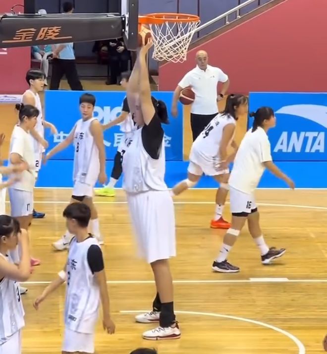 三人包夾防不住！2.26米張子宇兩戰24中22轟55分：僅登場34分鍾