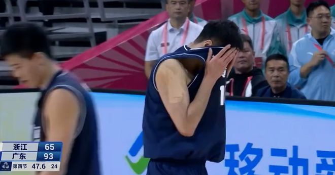 狂勝浙江28分粵迷仍不滿意！廣東最大混子揪出，不上你早贏37分了