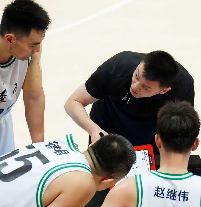 遼寧男籃拒絕爆冷！全力淘汰山東隊，韓德君爆發，央視直播