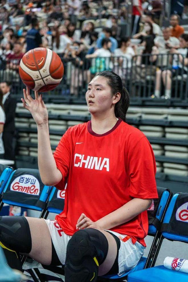 大魔王!2米26张子宇全运会单手暴扣,成为中国女篮正式扣篮第一人