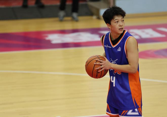 7秒準(zhǔn)絕殺！中國(guó)女籃又一23歲MVP新星閃耀：宮魯鳴明年招進(jìn)她？