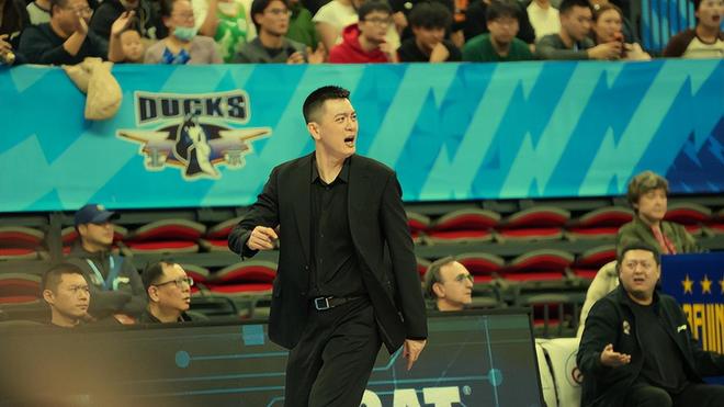 杨鸣凌晨再发声！誓要和裁判硬刚到底？他会付出什么样的代价呢？