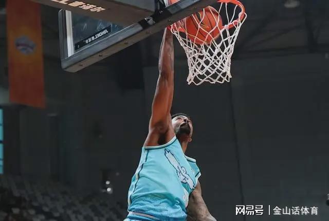 太离谱了！全队99分外援88分，本土仅得11分，网友:这还是CBA吗？