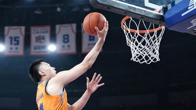 來看看，上海男籃主場的這個冬夜暖景！