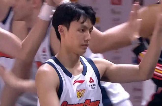 不是徐杰，不是王洪澤，廣東男籃5連勝頭號功臣，朱芳雨撿到寶了