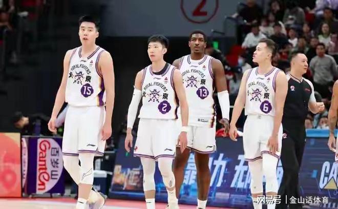 連輸4場！客場到處“送溫暖”，44歲少帥，把一手好牌打得稀碎！