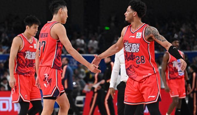 薩林杰32分，廣東豪取5連勝，CBA勁旅4連敗，巨人殺手復(fù)仇